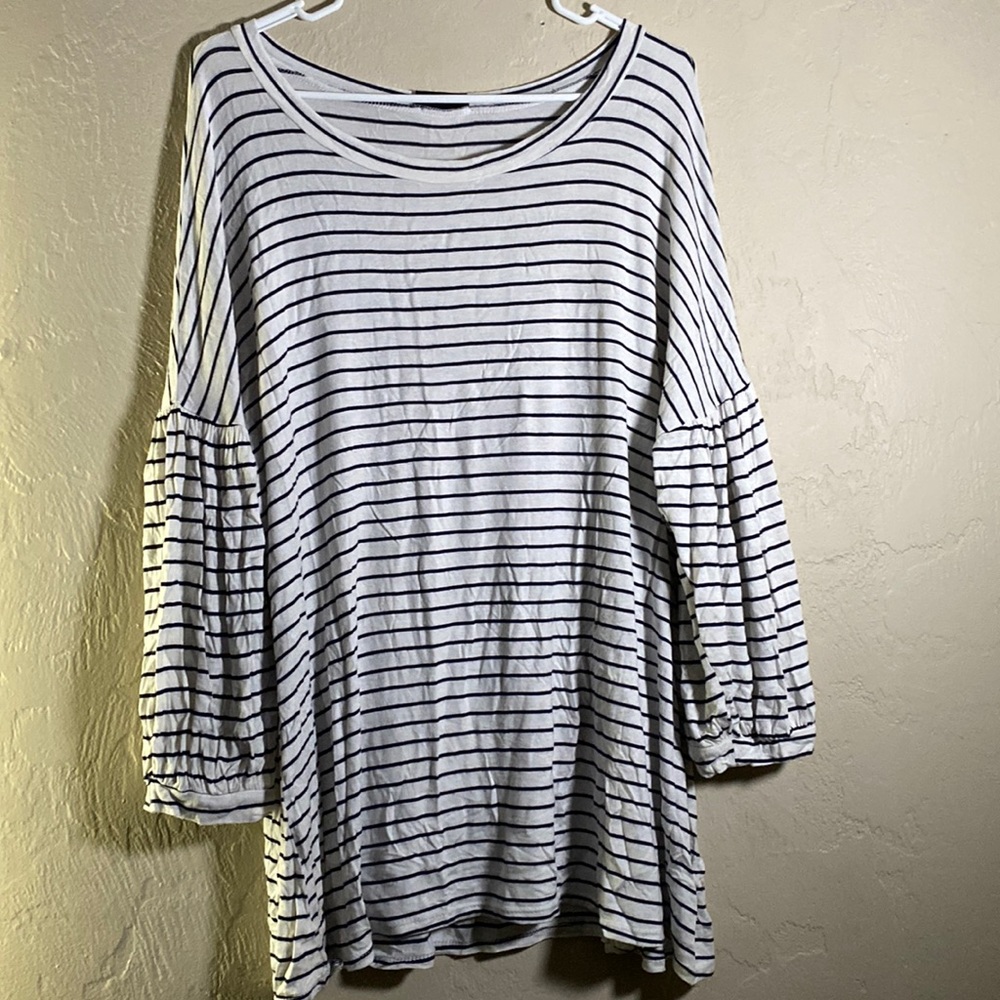 Black and white striped Blumin top